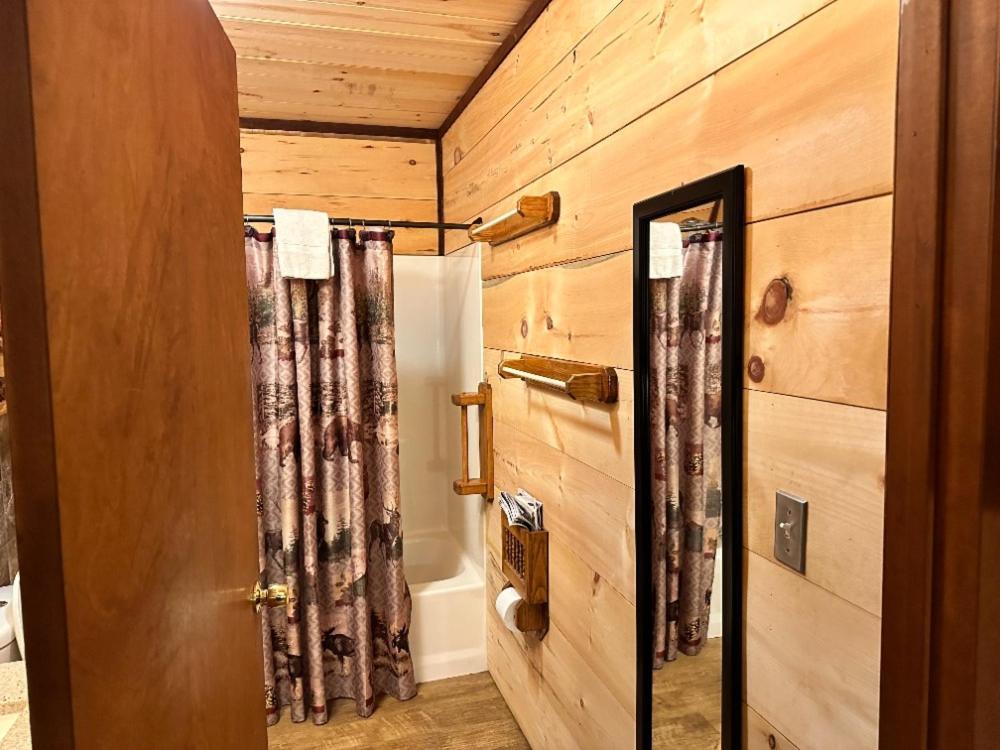 Best Bear Lodge & Campground Irons Exterior photo